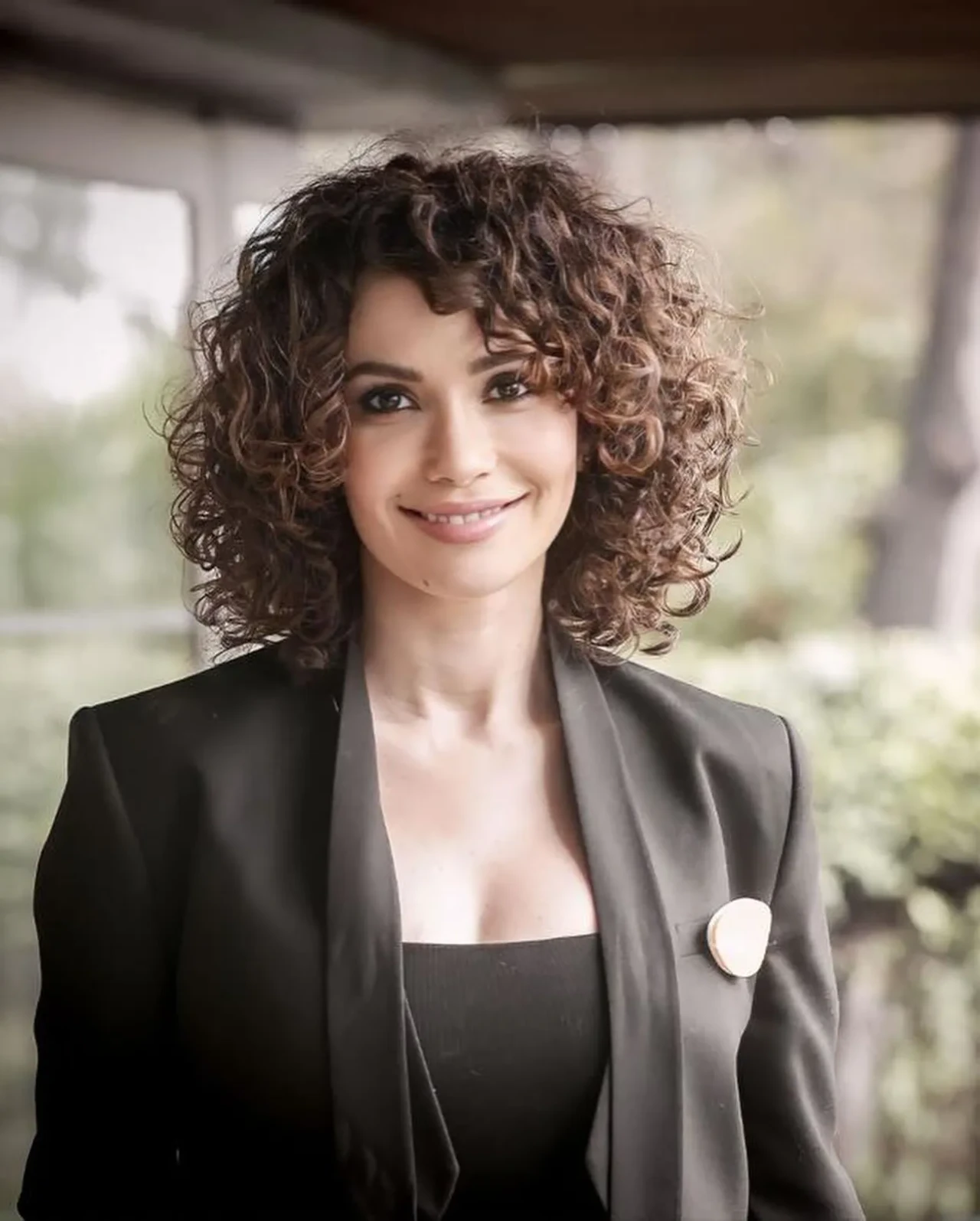 Oyuncu Songül Öden'den edebiyata güçlü bir adım: "Eşrefi Mahlukat" raflarda