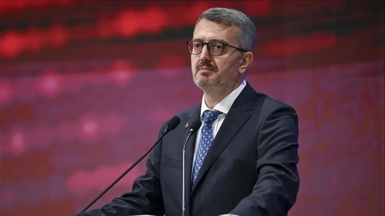 İletişim Başkanı Duran'dan Özgür Özel'e ağır eleştiri: "Tehdit üslubu millete saygısızlıktır!"