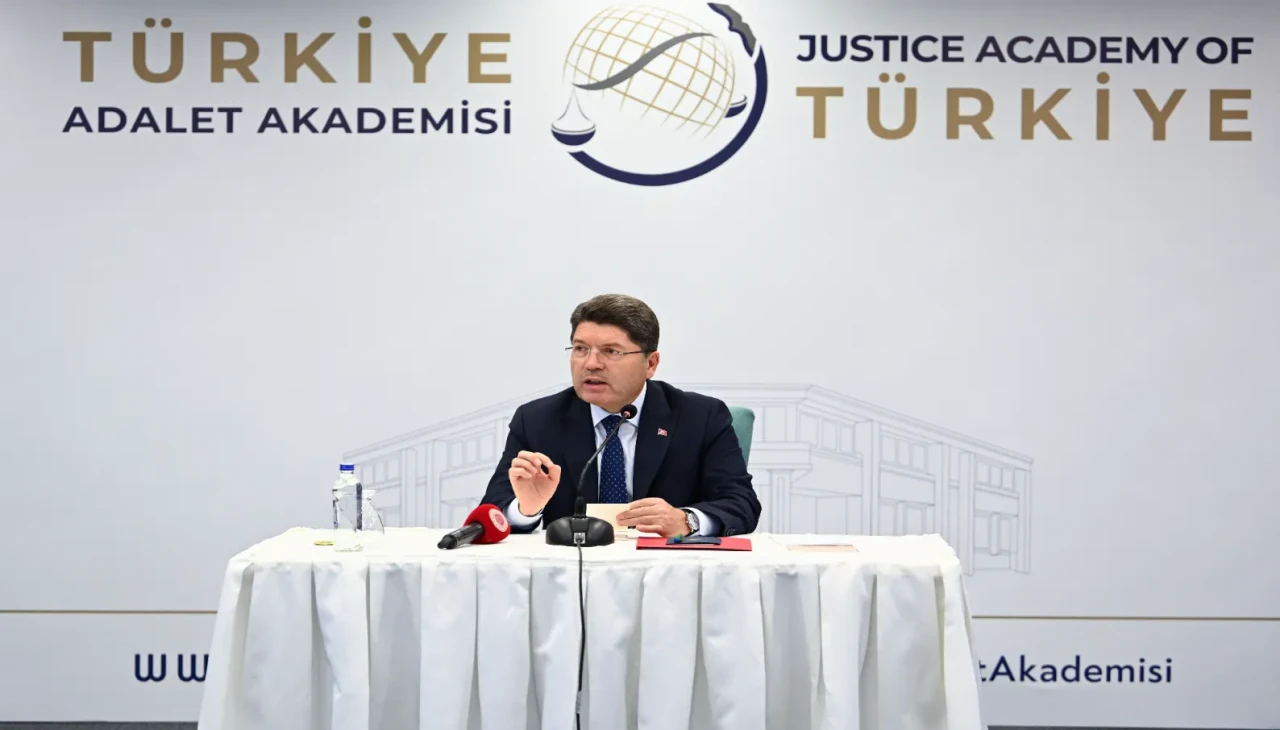 Adalet Bakanı Tunç: Genç hukukçularla yargıda kaliteyi artırmayı hedefliyoruz