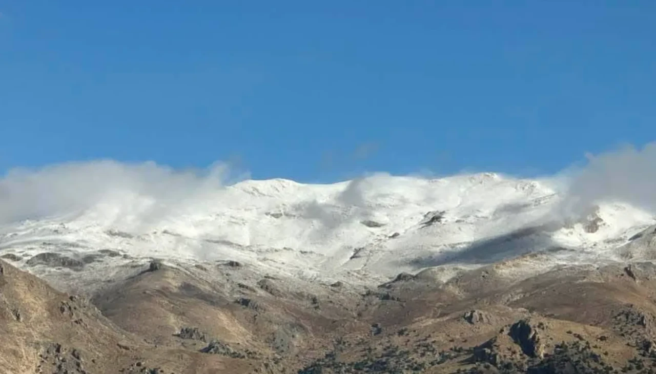 Antalya Kaş’ta kar sürprizi: Yörükler yayladan dönüyor