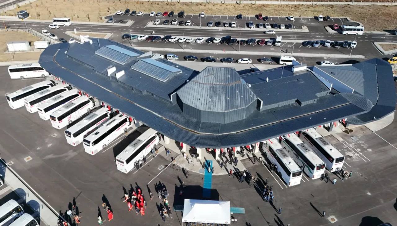 Kars'ın modern otogarı düşman işgalinin 105. yılında törenle açıldı