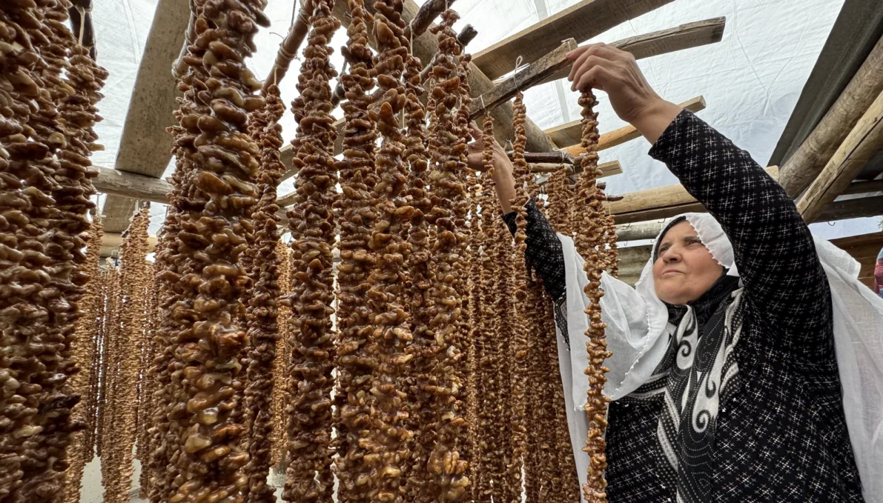Elazığ'da Orcik sezonu başladı: Üzüm bulamacından cevizli lezzete