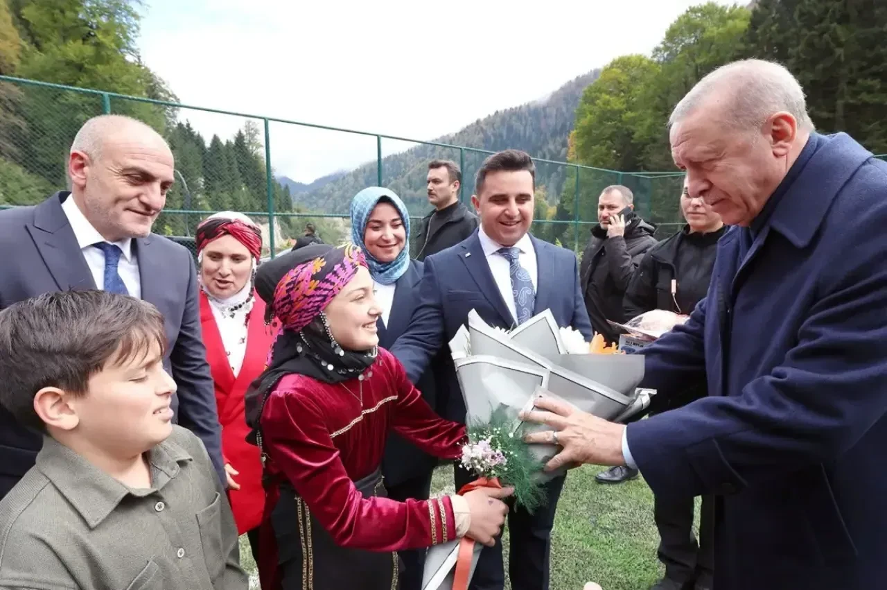 Erdoğan, Rize'de sel yaralarını sarma çalışmalarını yerinde denetledi