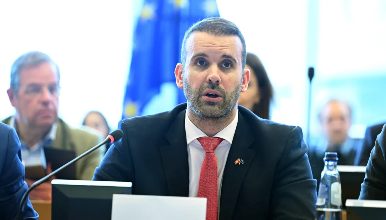 Karadağ'da Türk vatandaşlarına protesto: Vizesiz giriş askıya alındı