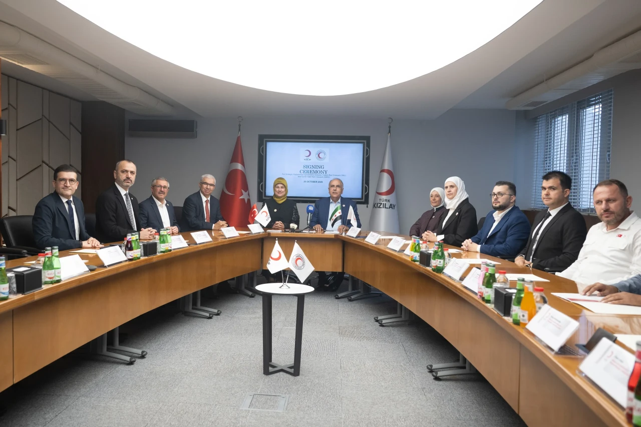 Türk Kızılay ve Suriye Arap Kızılayı'ndan tarihi işbirliği: Halep'te ekmek dağıtımı başlıyor