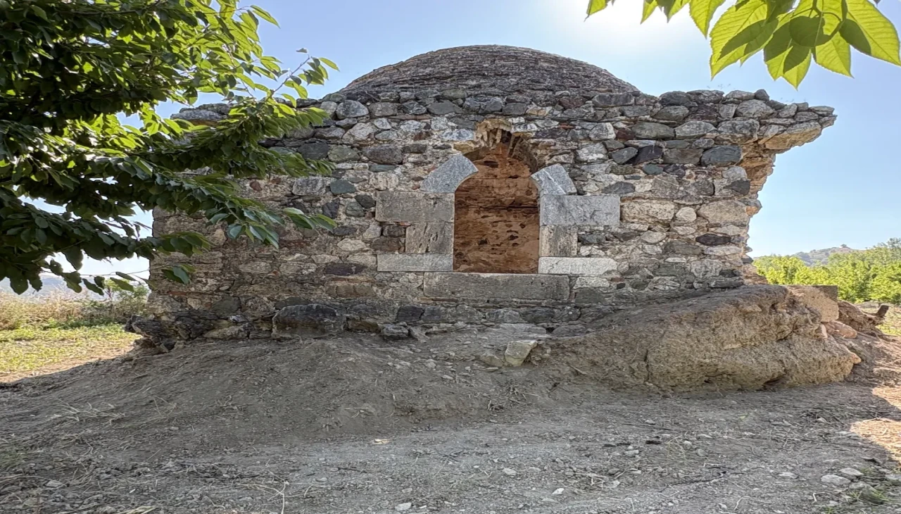 Antik Kenti'nde Selçuklu Dönemine ait sıradışı demir üzengi bulundu