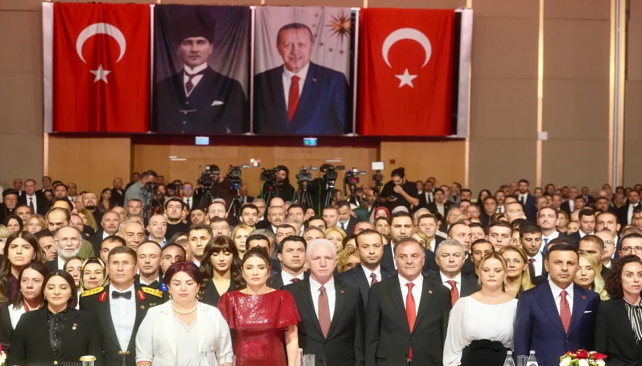 İstanbul Valiliği'nden Cumhuriyet'in 102. Yılına özel coşkulu resepsiyon