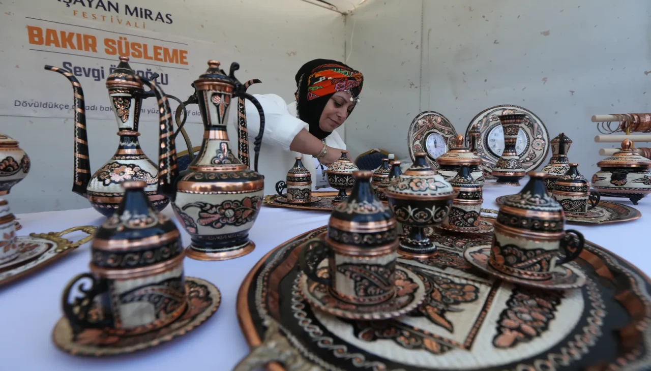 Kars’ta Yaşayan Miras Festivali etkinliklerle başladı