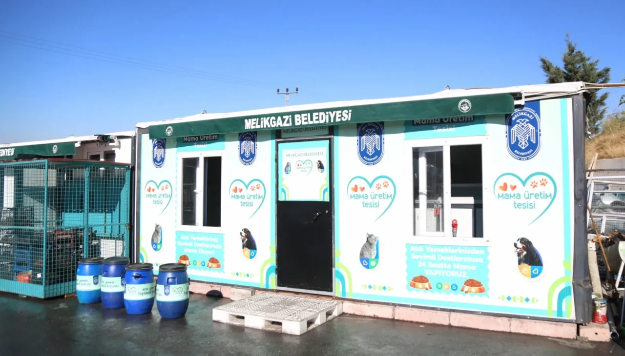 Melikgazi’de yemek artıklarından mama üretimi: Hayvanlar ve çevre kazanıyor