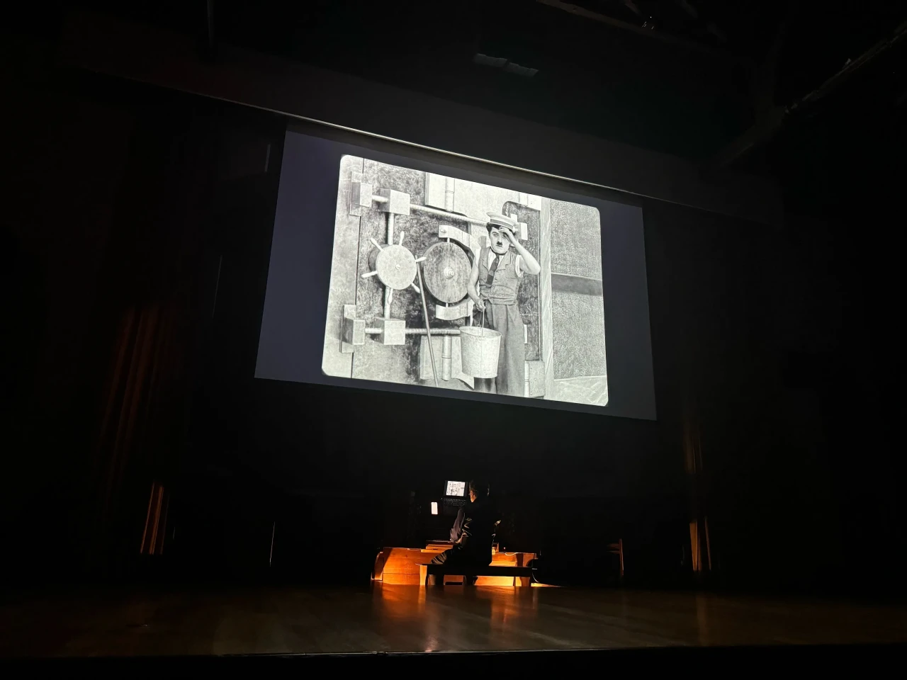 Boğaziçi'nde Nostalji rüzgarı: Charlie Chaplin'in filmleri canlı müzikle yeniden hayat buldu