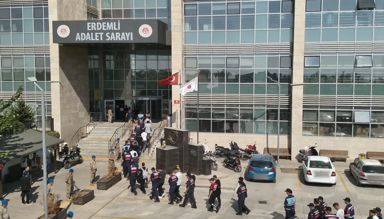 Mersin merkezli yasa dışı bahis operasyonunda 59 şüpheli yakalandı