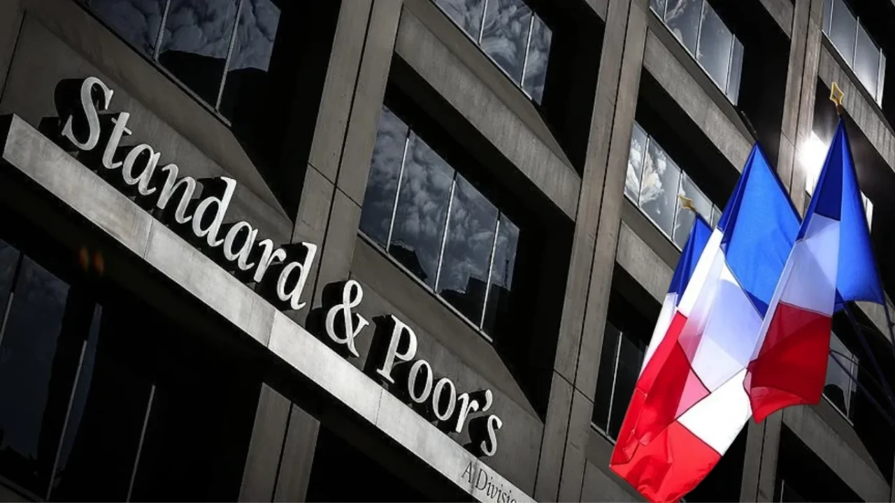 S&P'den Fransa'ya şok kredi notu indirimi: Ekonomik belirsizlikler mi artıyor?