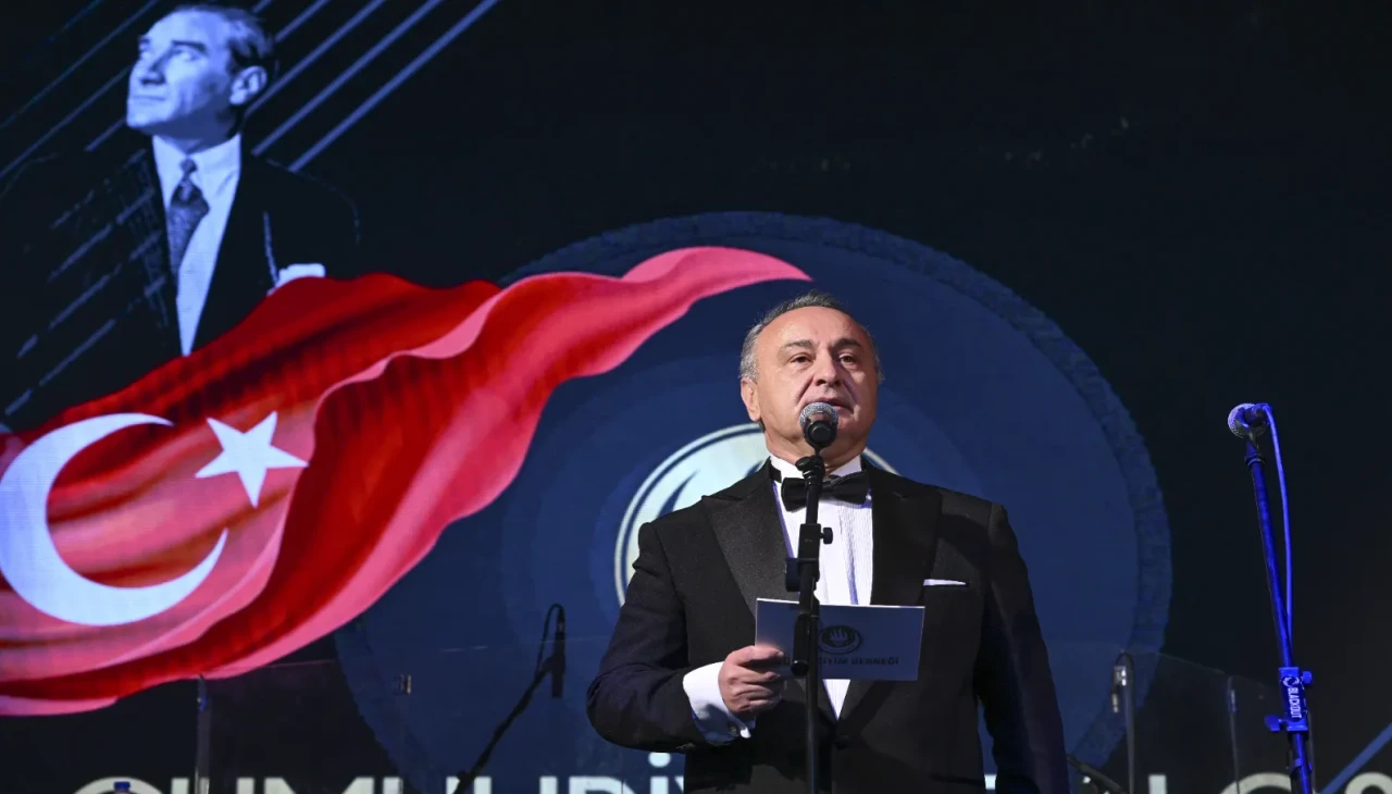 Cumhuriyet Balosu'nda Atatürk'ün emanetine sadakat vurgusu