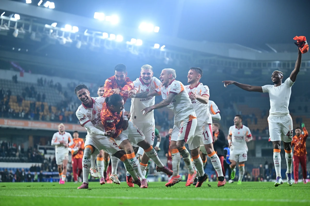 Galatasaray, Leroy Sane'in yıldızlaştığı maçta Başakşehir'i devirdi! Kazanma serisi 9 maça çıktı