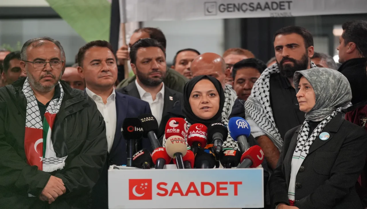 İstanbul Havalimanı'nda duygusal karşılama: 3 Türk milletvekili eve döndü !