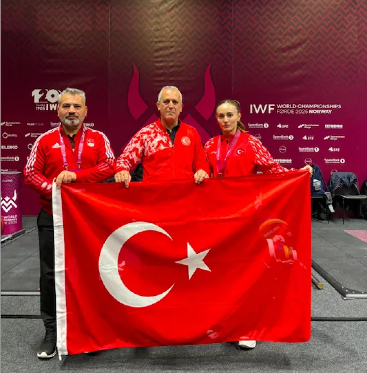 Milli halterci Cansel Özkan Dünya Şampiyonası'nda Bronz Madalya kazandı