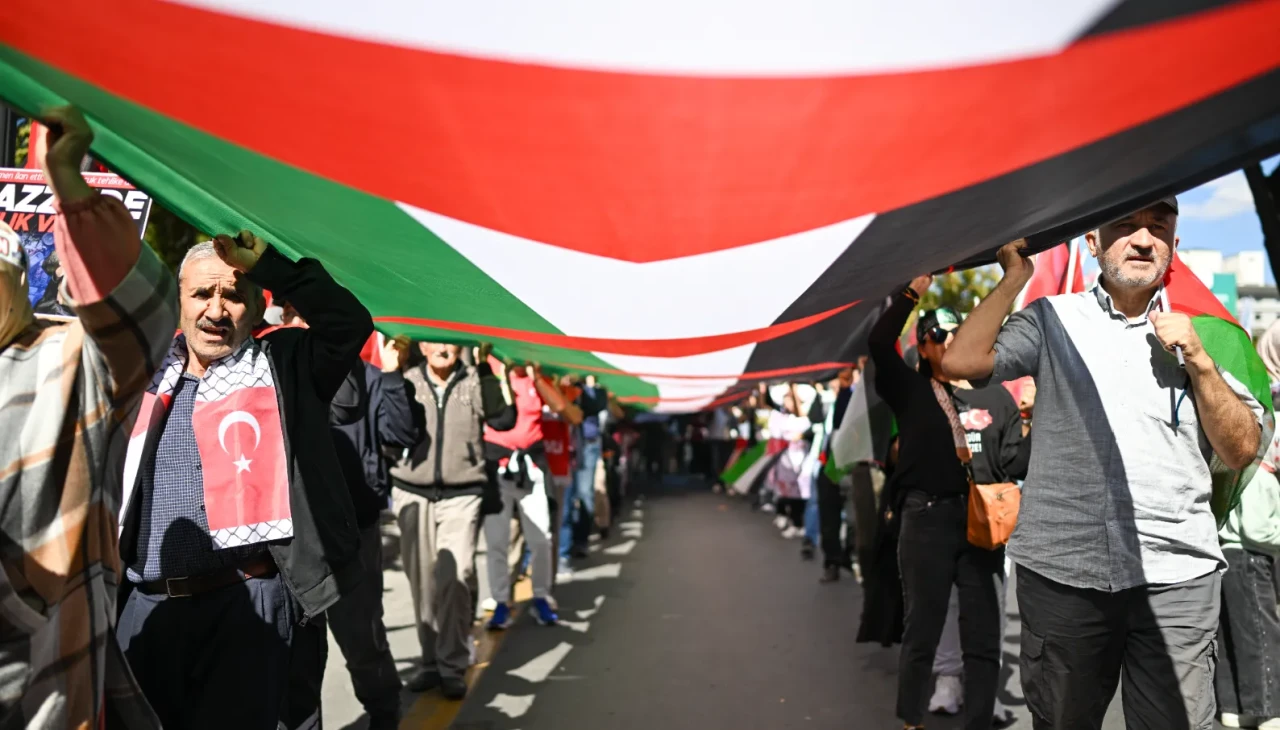 Yüz binler Gazze için ayakta: Ankara’da İsrail'e karşı birlik yürüyüşü