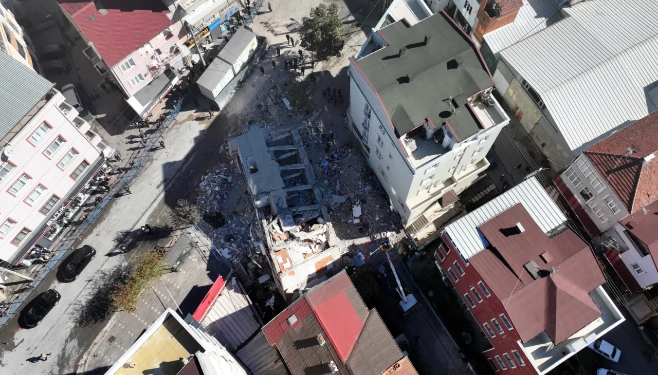 Kocaeli’de çöken bina enkazında bilirkişi incelemesi