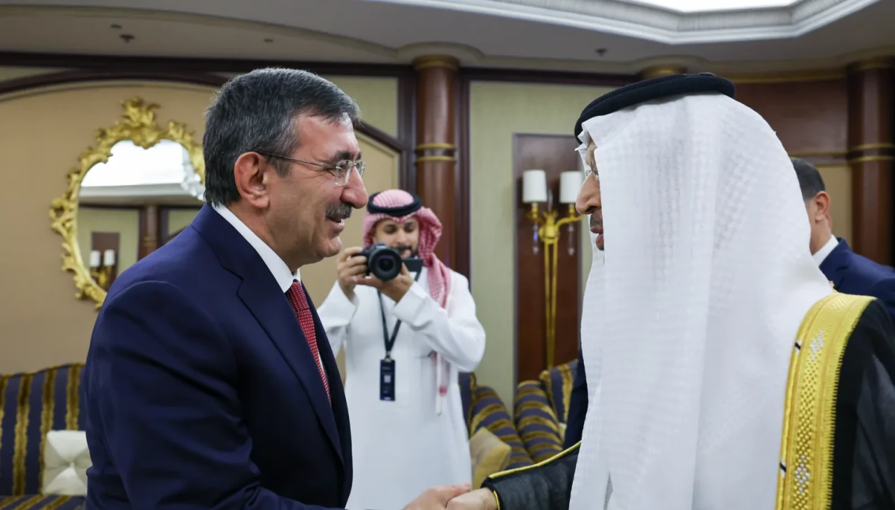 Cumhurbaşkanı Yardımcısı Yılmaz Suudi Bakan Falih ile Riyad'da görüştü