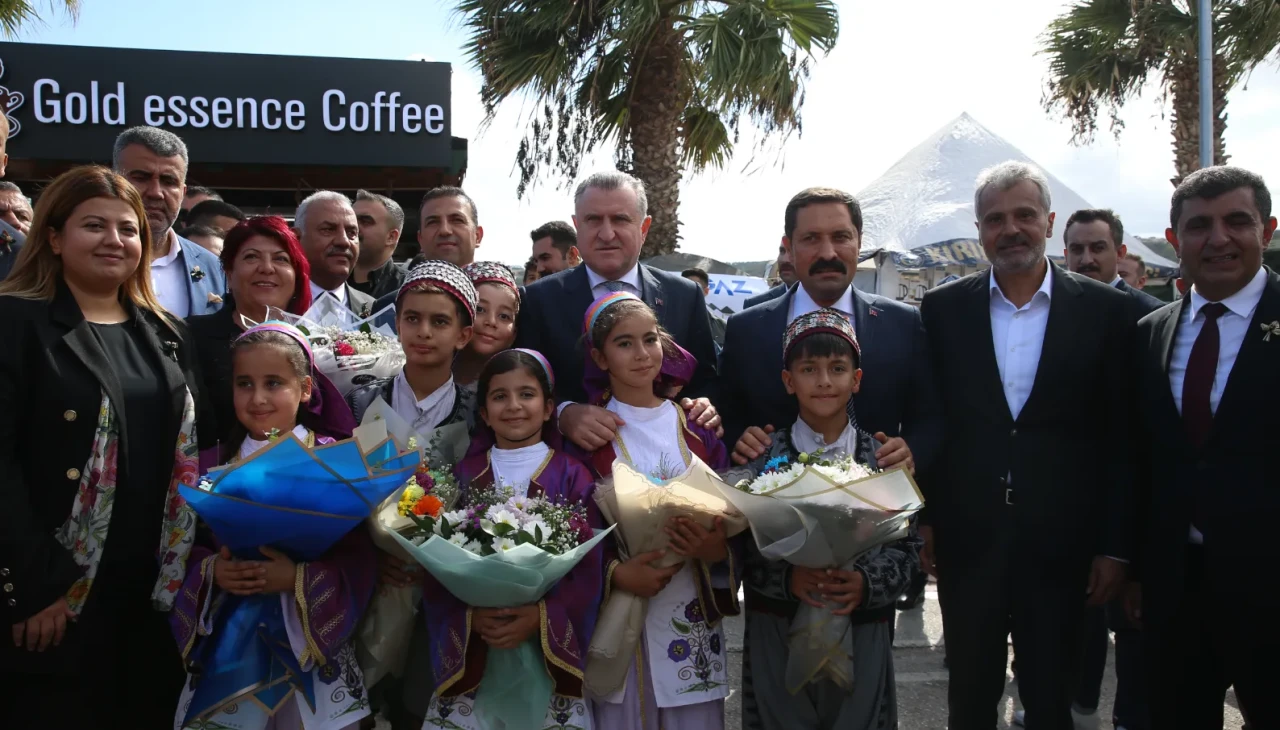 Gençlik ve Spor Bakanı Osman Aşkın Bak: Deprem turisti değiliz