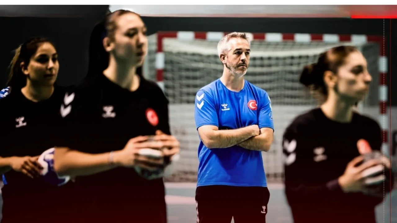 Kadınlar Avrupa Kupası'nda A Milli Hentbol Takımı, Macaristan'a 43-30 yenilerek kötü bir başlangıç yaptı