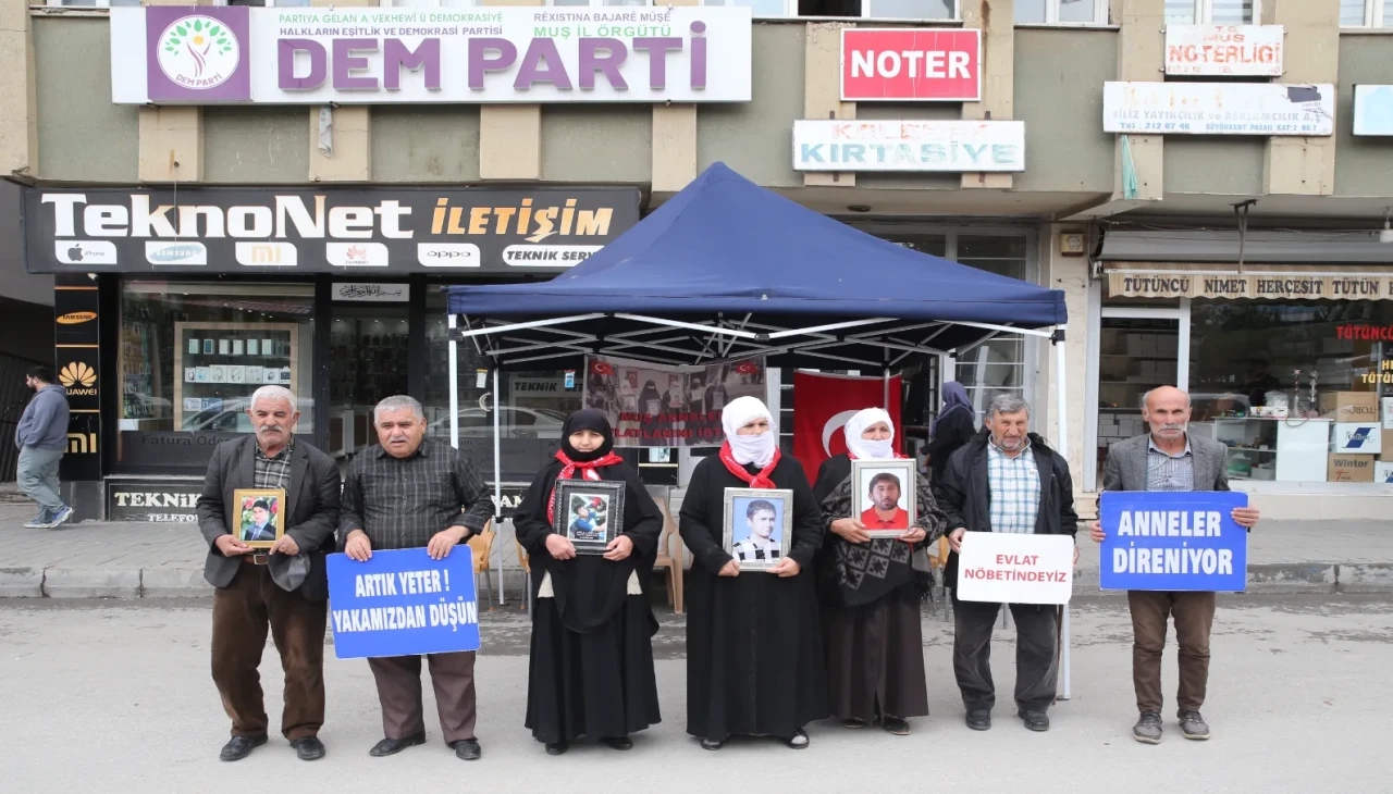 Muş'ta evlat nöbeti 216. haftasında: Aileler "Teslim Ol" çağrılarını yeniledi