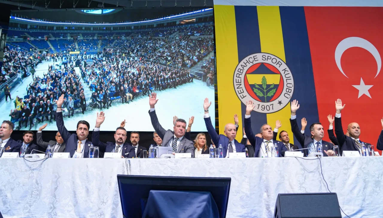 Fenerbahçe'de Genel Kurul: Saran şampiyonluk için kesin hedef belirtti