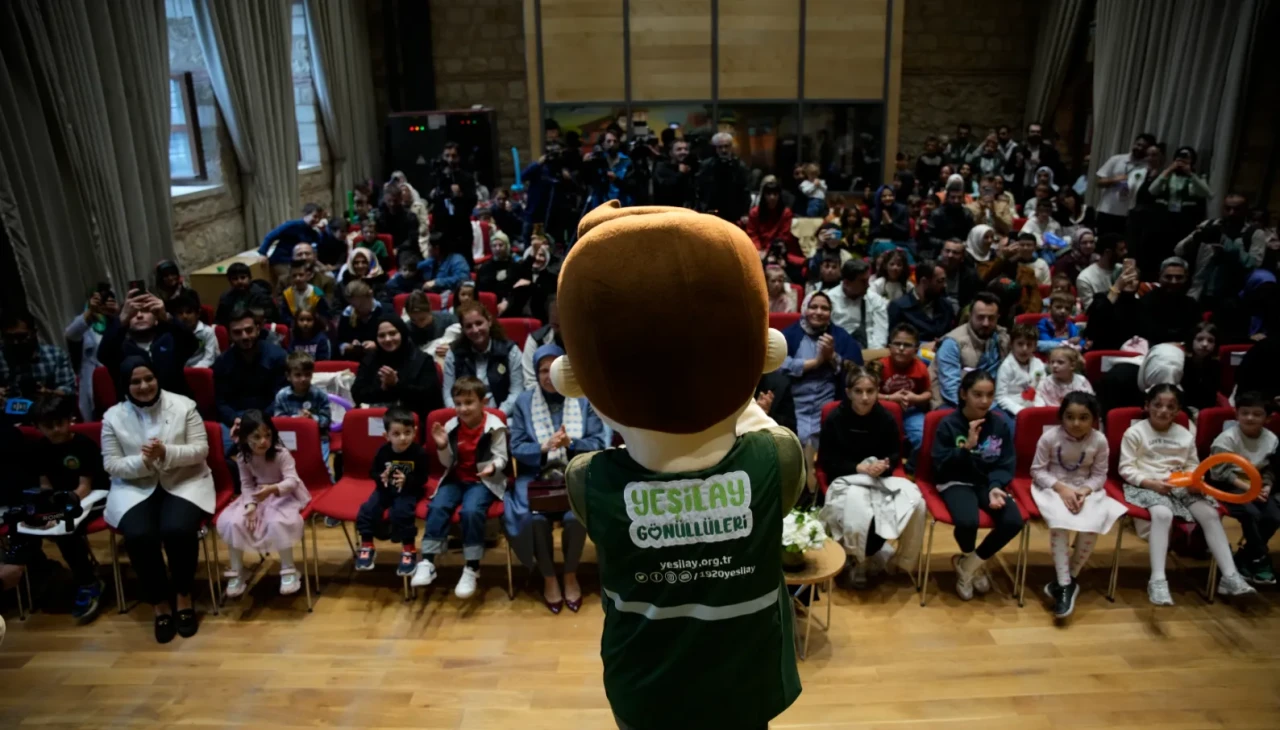 Yeşilcan ve Ece ile eğlence: Bağımlılığa karşı çocuk müzikali