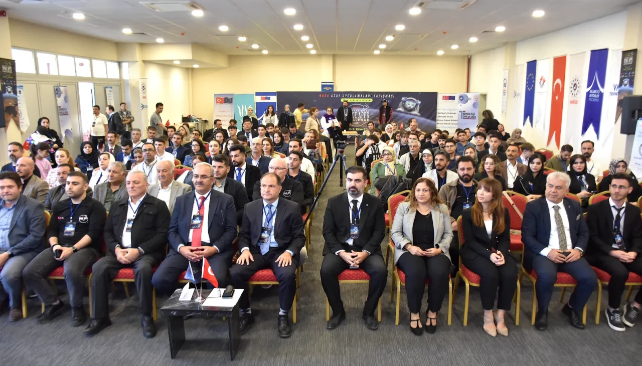 Van'da gençler 48 saatlik hackathon ile uzaya açılıyor