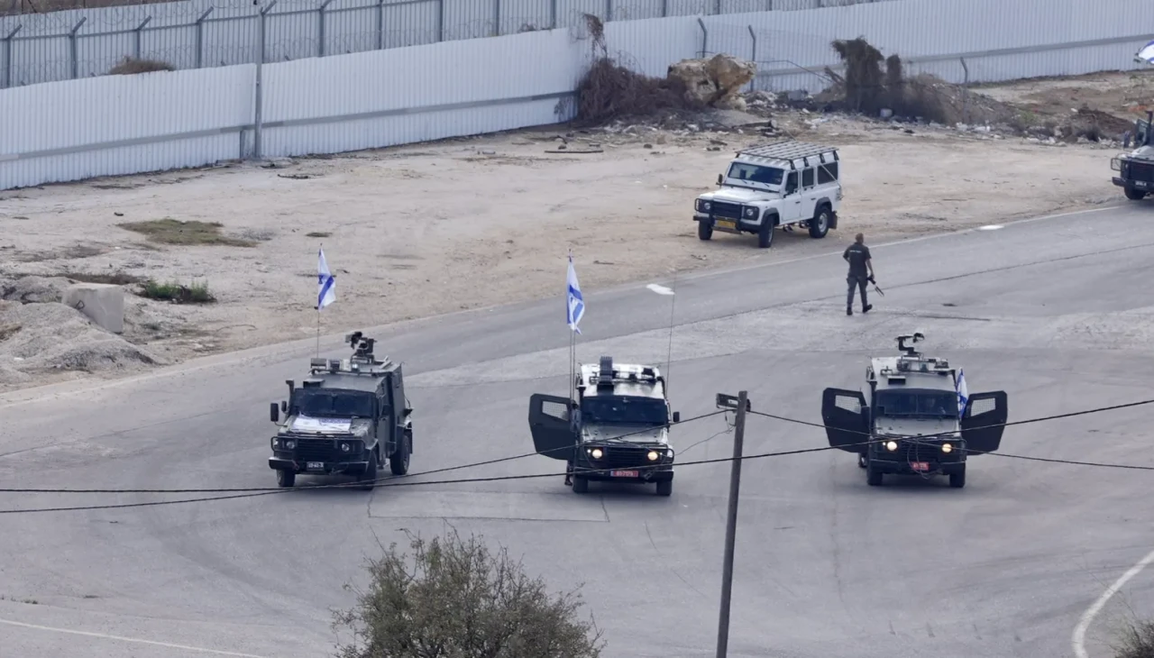 İsrail askerlerinden uyarı: Hepinizi izliyoruz sakın sevinç gösterisinde bulunmayın