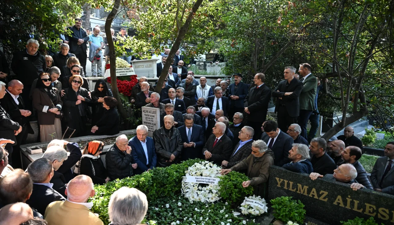 Eski Başbakan Mesut Yılmaz 5. ölüm yıl dönümünde kabri başında anıldı