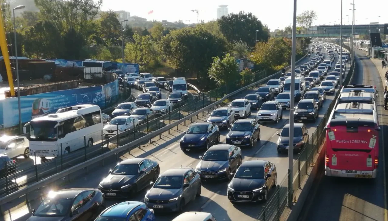 İstanbul'da sabah trafiği %72 ile rekor seviyeye ulaştı