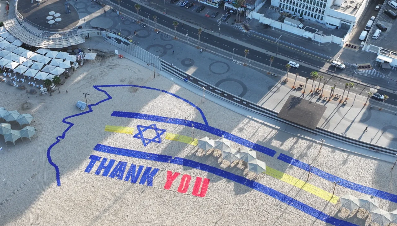 Tel Aviv'de esirlerin dönüşü: Trump'a teşekkür etkinliği düzenlendi