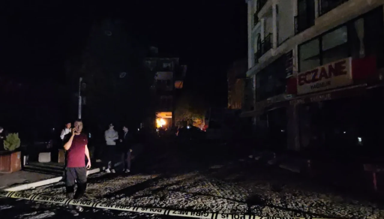 Balıkesir Sındırgı'da 6.1'lik deprem! artçılar devam ediyor