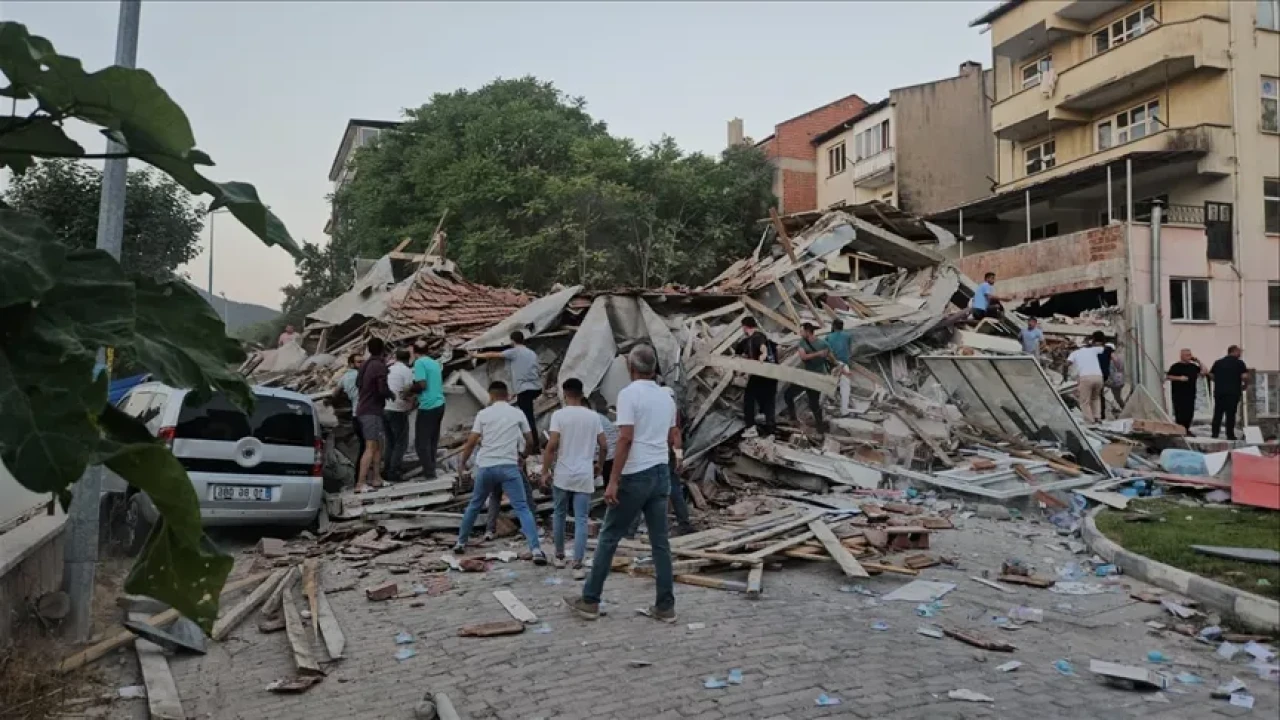 AFAD'dan Sındırgı depremi raporu: 11 bin artçı sarsıntı ve geniş hasar tespiti