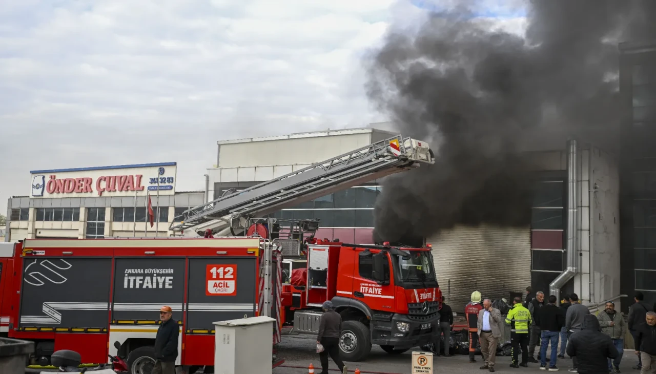 Ankara’da Sanayi Sitesinde yangın söndürüldü: İş yerinde maddi hasar