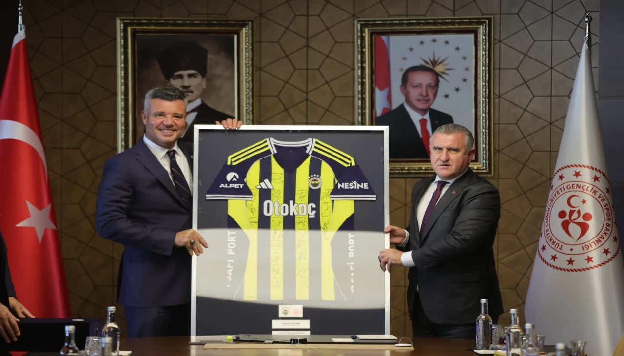Gençlik ve Spor Bakanı Bak, Fenerbahçe'nin yeni yönetimini kabul etti