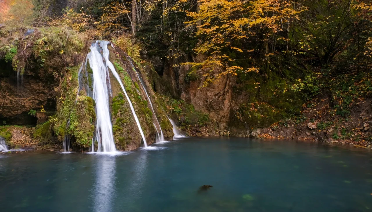 Saray Şelalesi'nde sonbahar: Doğa tutkunları için saklı bir cennet