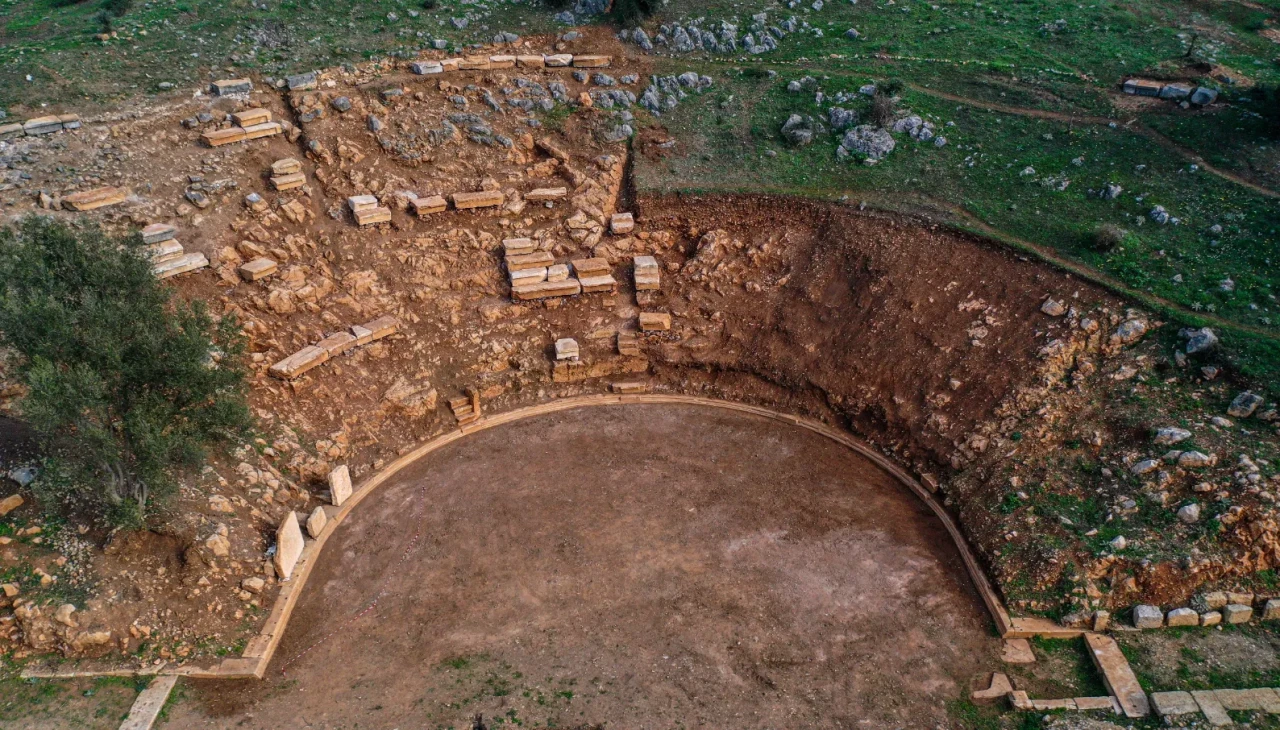 Gölyazı Antik Tiyatrosu: 42 basamak orijinal yerine yerleştiriliyor
