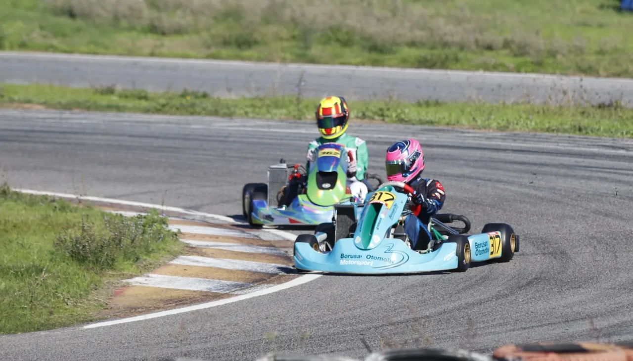 Kocaeli'de karting yarışları başladı: Genç yetenekler hız kıracak
