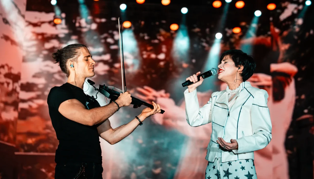 Konyaaltı Beach Park’ta Aydilge konseri: Düğün görüntüleri sahnede