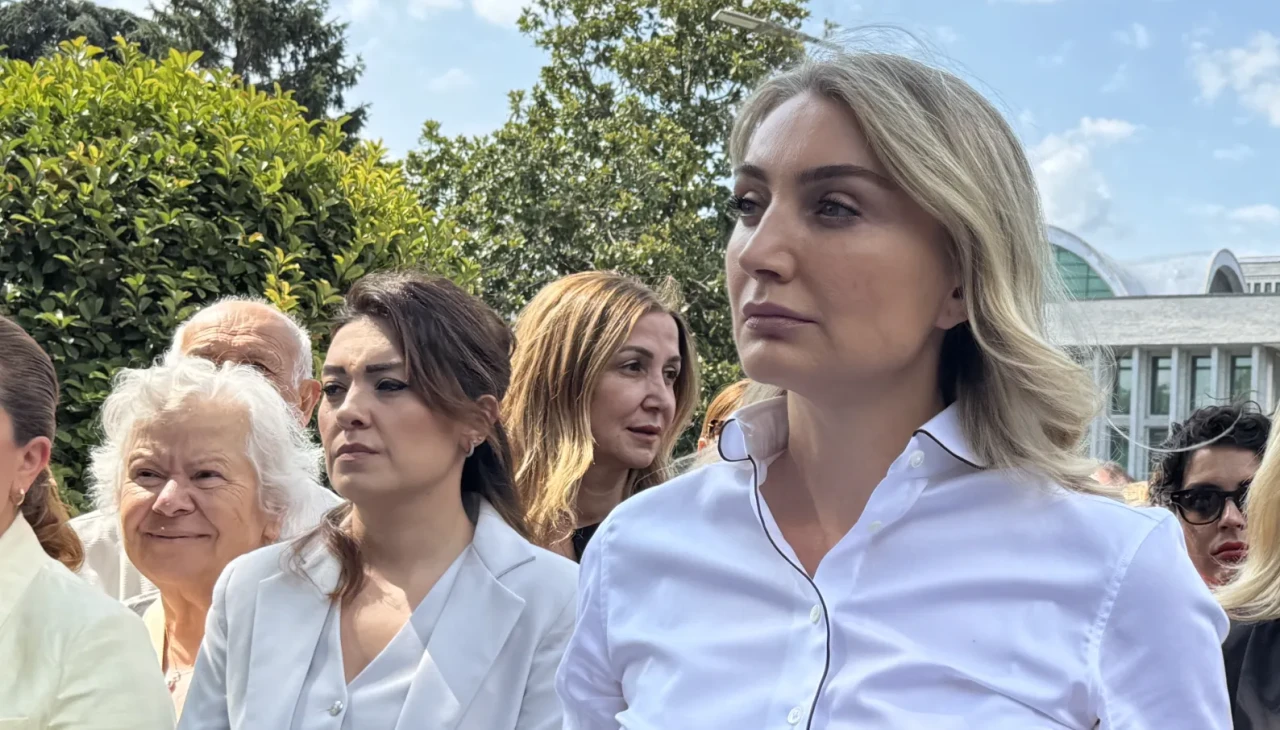 Özgür Özel: Dilek İmamoğlu'nun diplomatik pasaportu iptal edildi