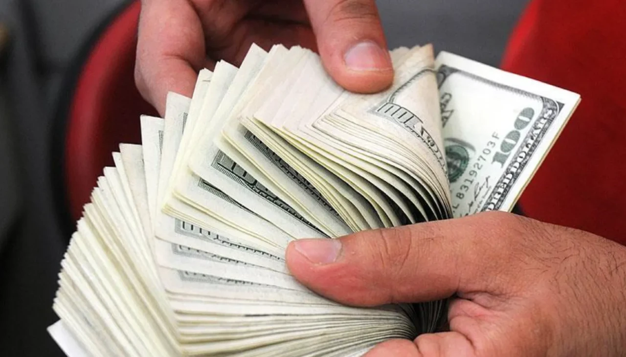 Döviz kurları güne yükselişle başladı: Dolar 42,3650 TL Avro 48,9290 TL