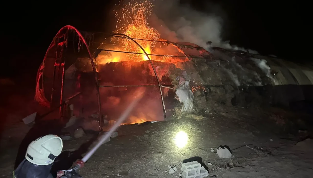 Kulu’da saman yangını: 20 ton saman 8 ton arpa küle döndü