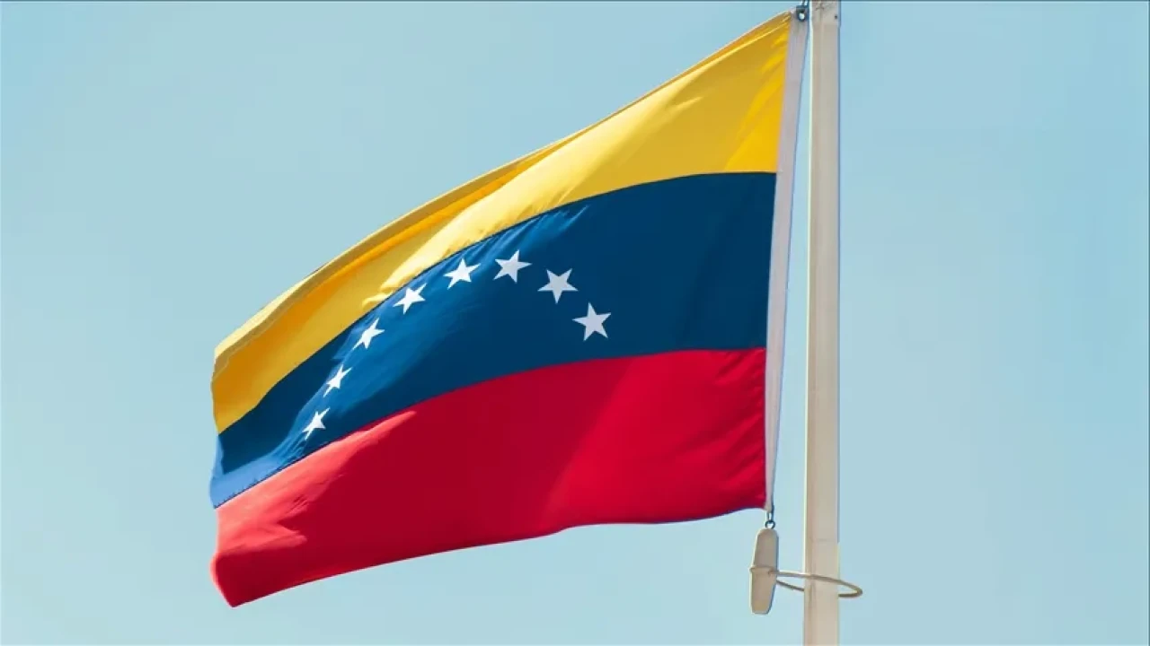 Venezuela'dan ABD'ye sert yanıt: Hava sahasına koşulsuz saygı çağrısı