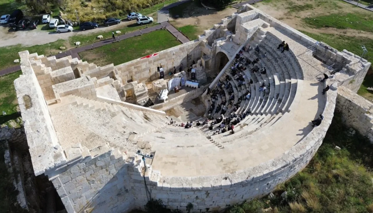 Patara Antik Kenti'nde gençler münazara yarışması gerçekleştirdi