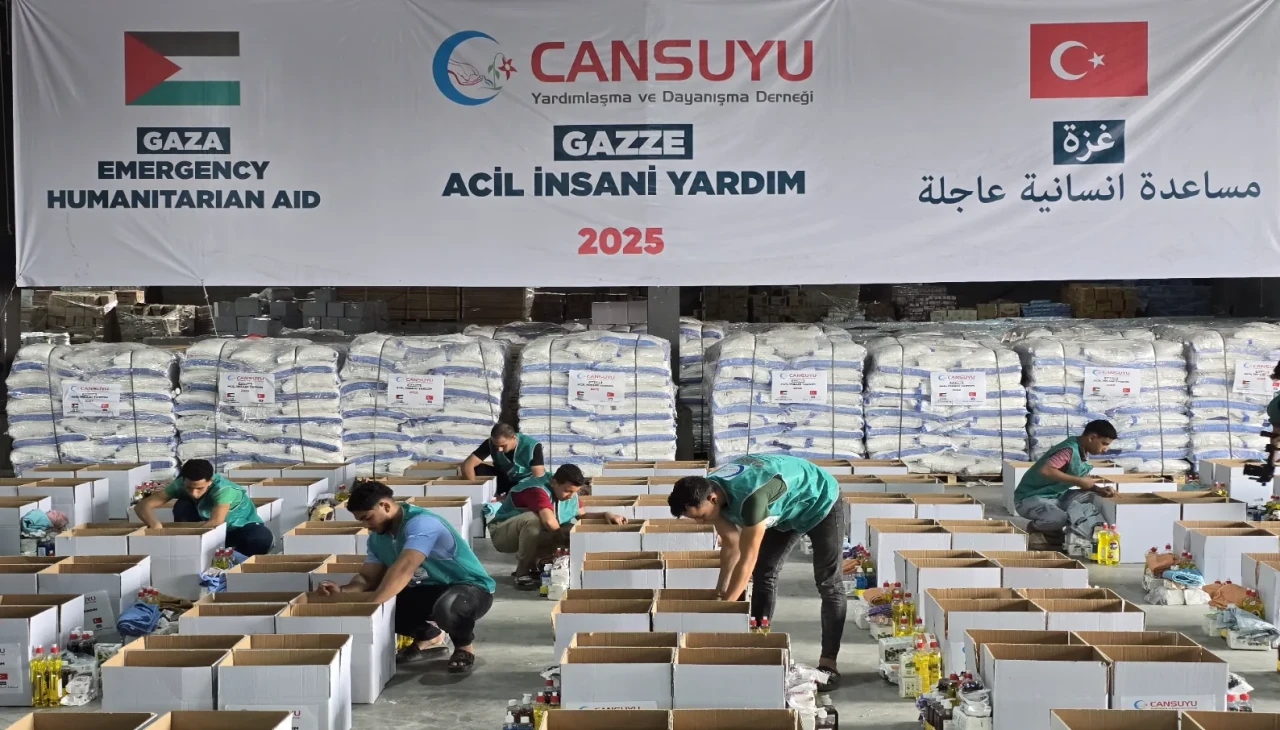 Cansuyu’nun 14 tırlık dev konvoyu Gazze’ye yola çıktı