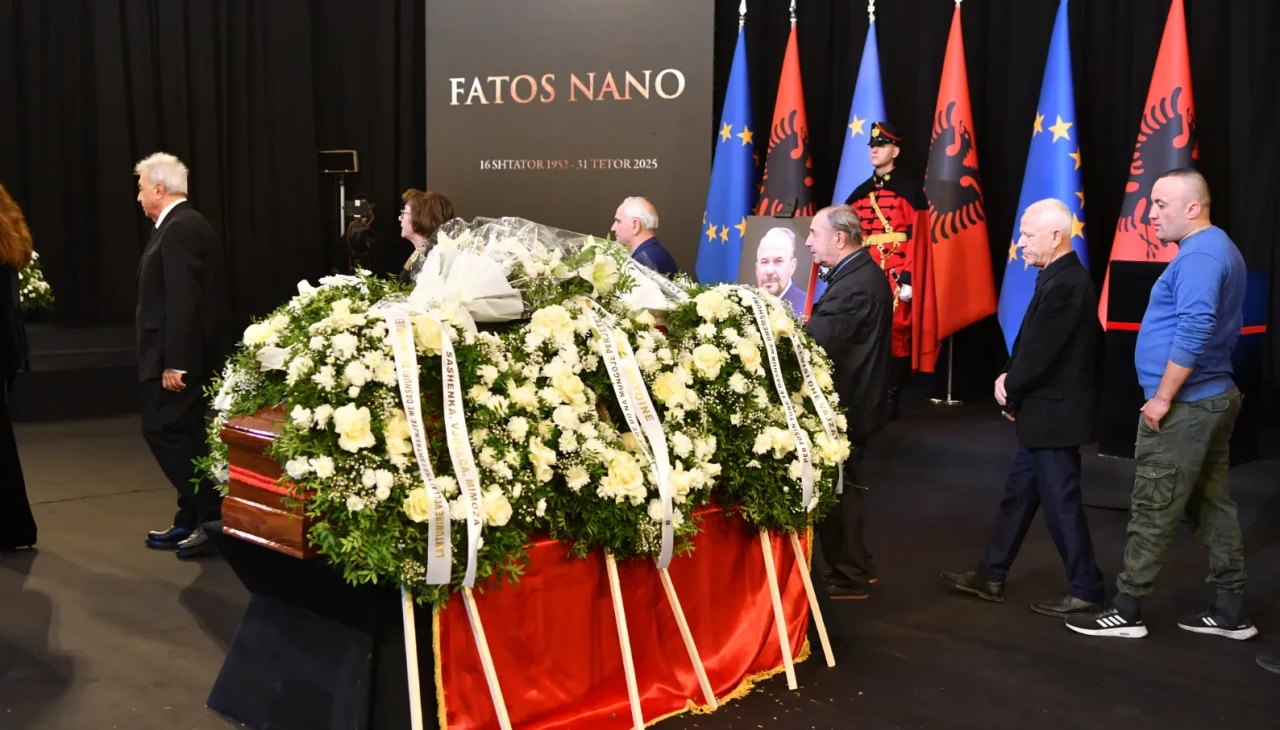 Eski Başbakan Fatos Nano devlet töreniyle son yolculuğuna uğurlandı
