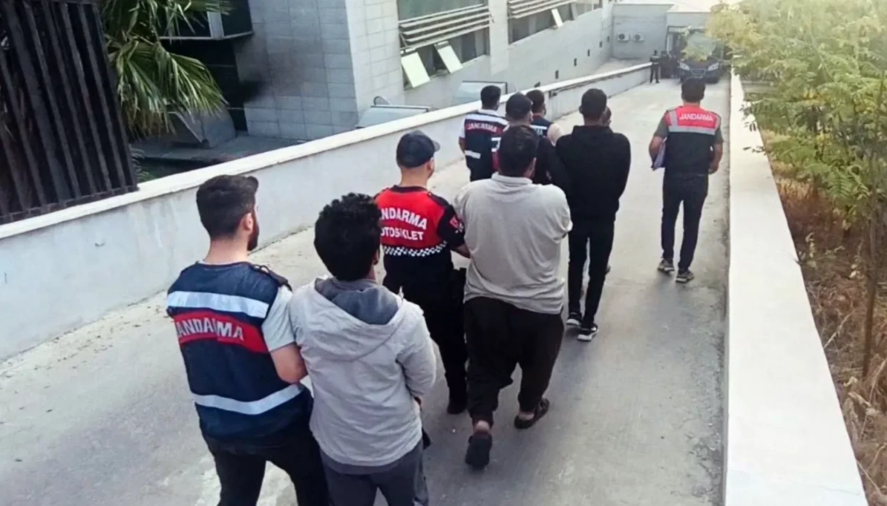 Mersin'de DEAŞ operasyonu: 10 zanlıdan 7'si tutuklandı