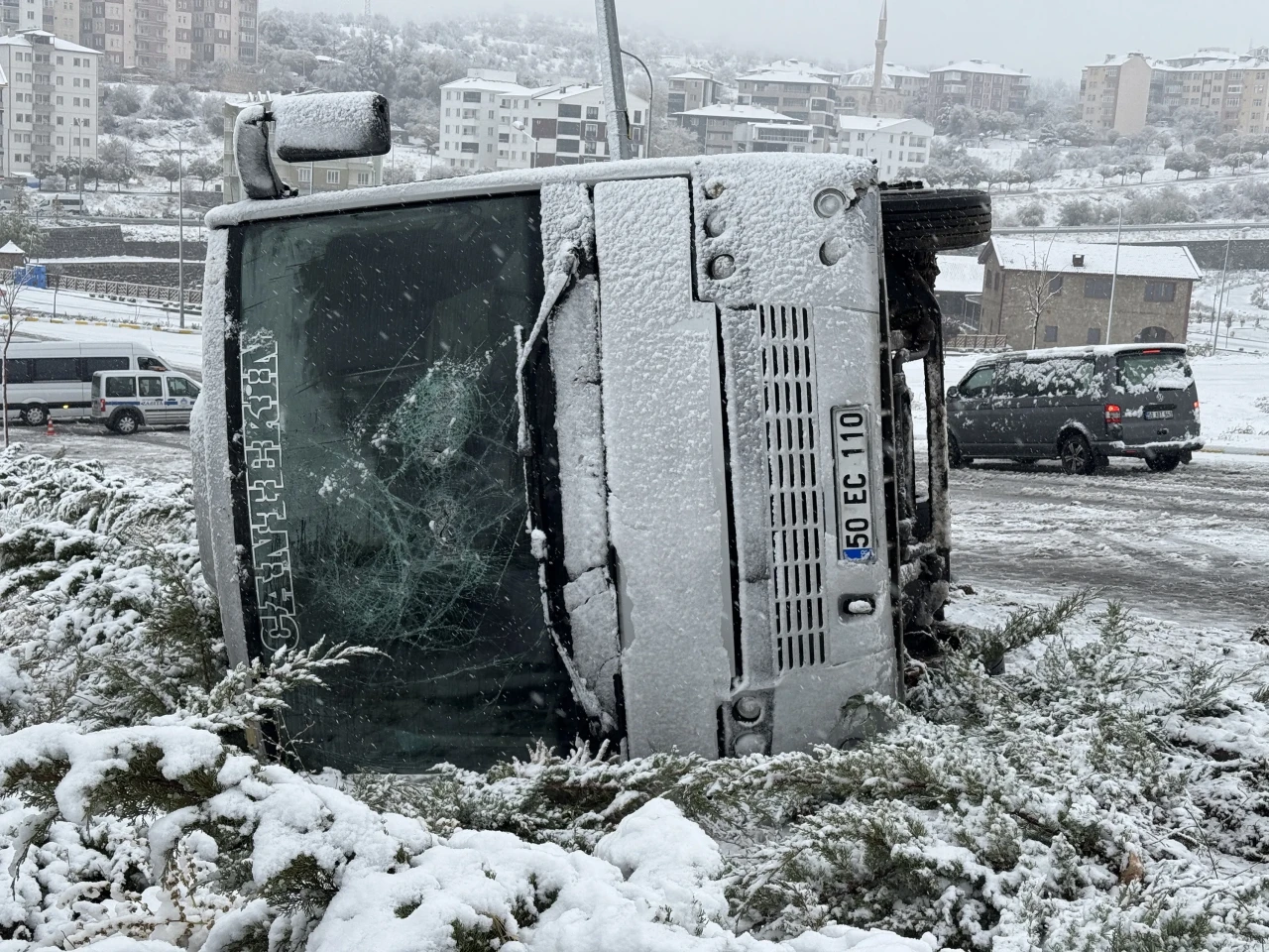 Nevşehir'de işçi servisinin devrilmesi sonucu 14 kişi yaralandı